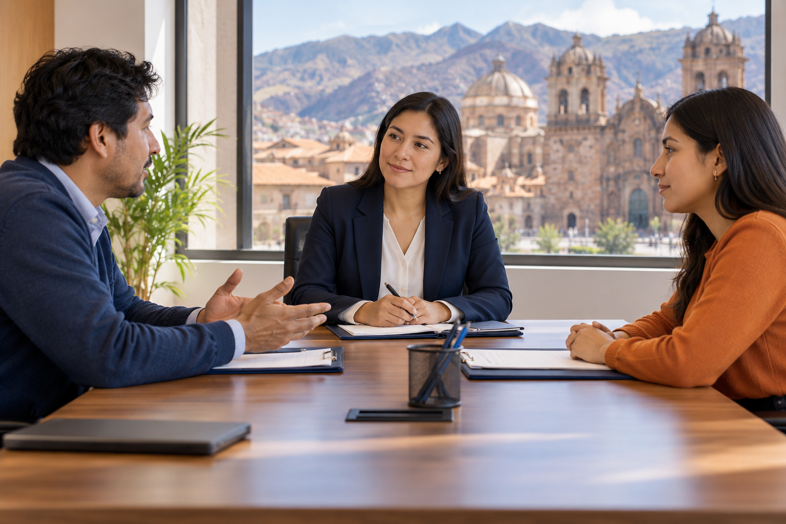 Conciliadora facilitando una conversación entre dos personas en Cusco